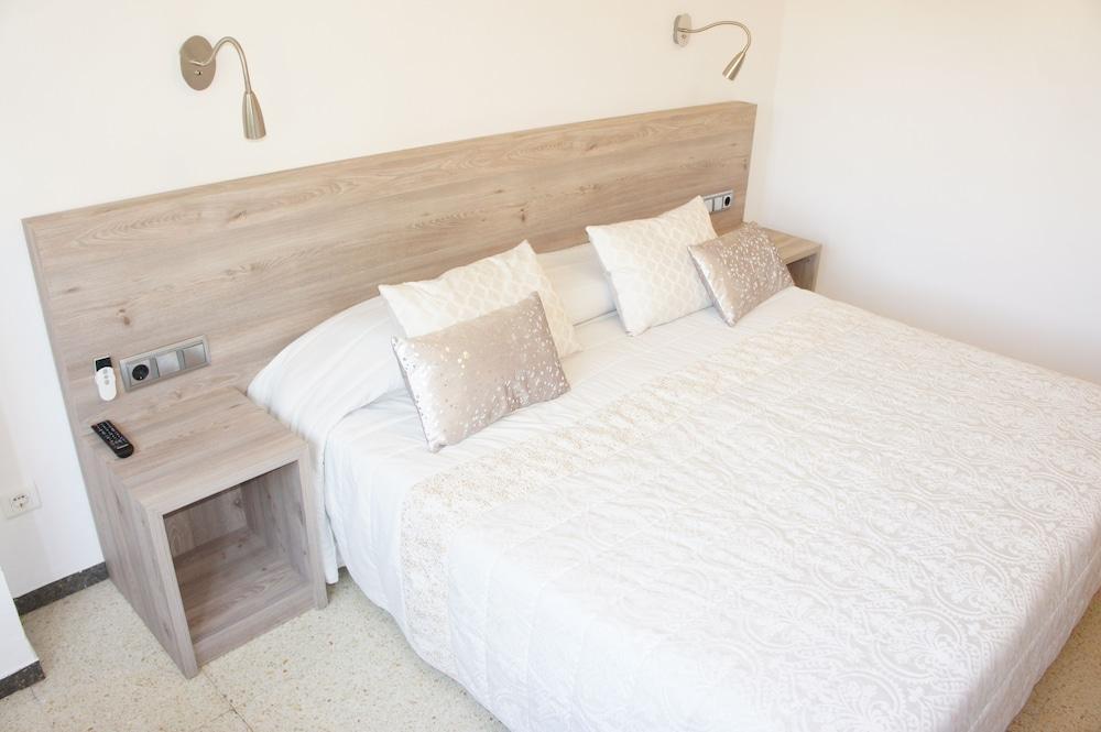 Hostal Torras سانت إلاري ساكالم المظهر الخارجي الصورة